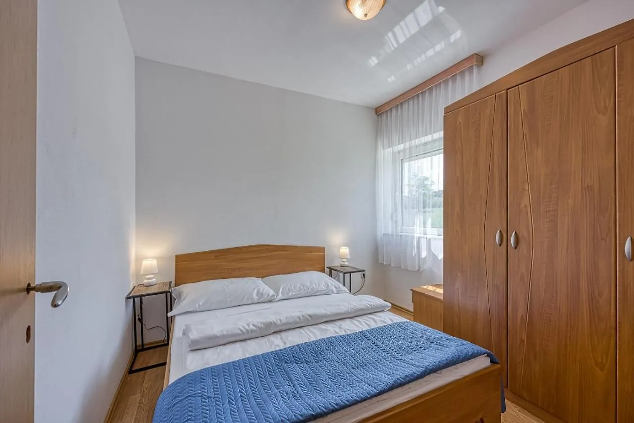 Marinka Porec Nova Vas  Guest house